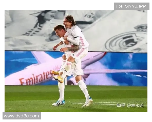 足球明星进球庆祝方式大揭秘各具特色的庆祝动作背后的故事与意义